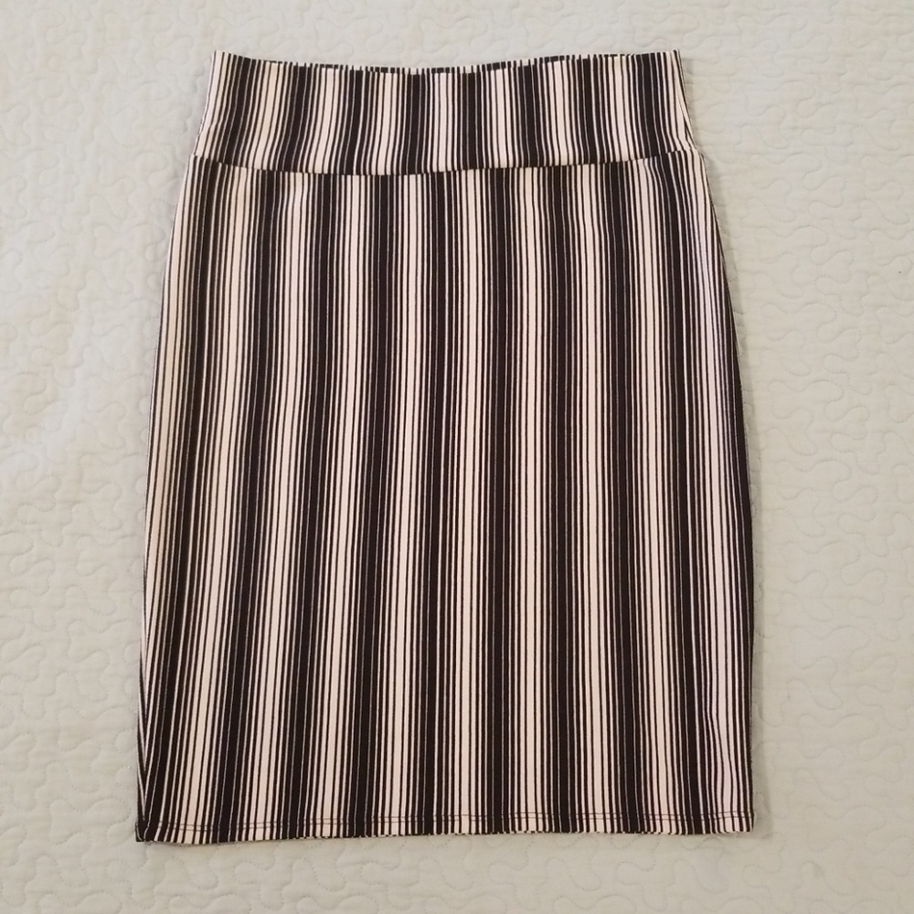 LuLaRoe sz Large Black and White Shirt for Fall!